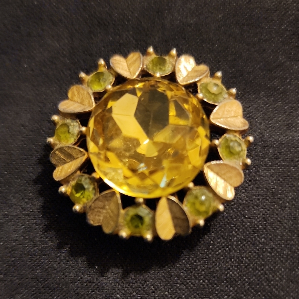 Elegant Gold and Green Gemstone Brooch